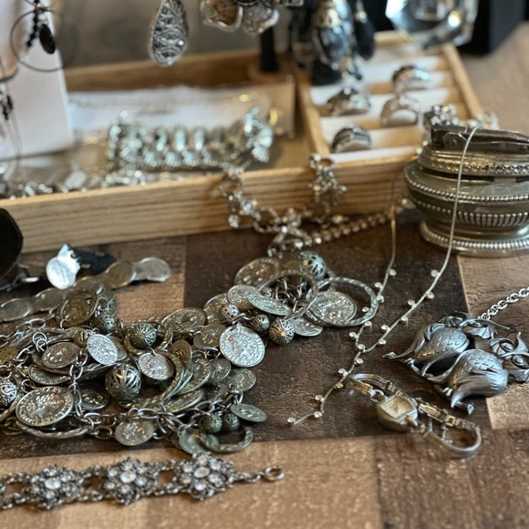 “Classy Lady” - Elegant Silver and Black Jewelry Set - Picture 3 of 16